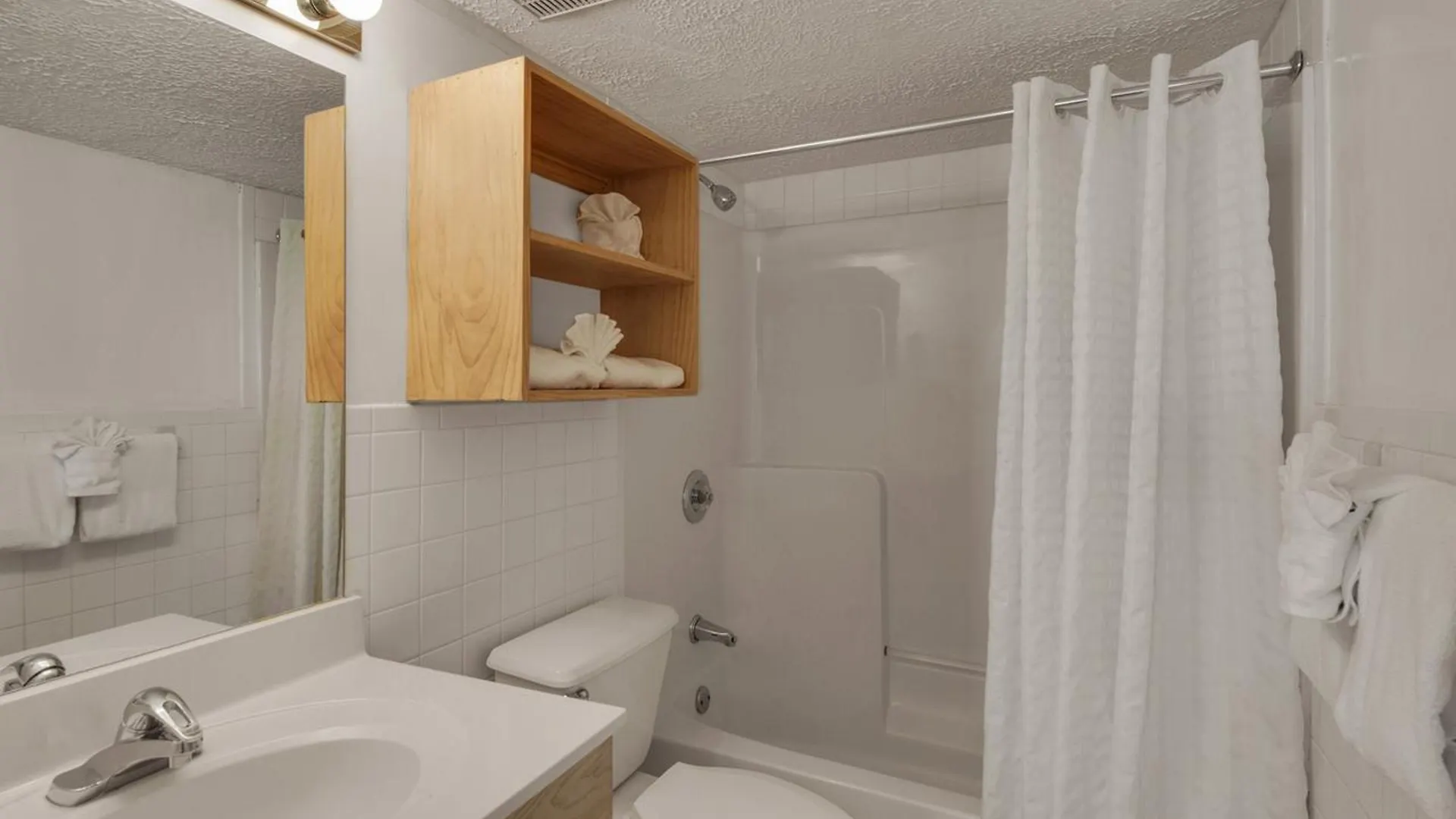 Ramada By Wyndham Panama City Beach / Beachfront Hotel