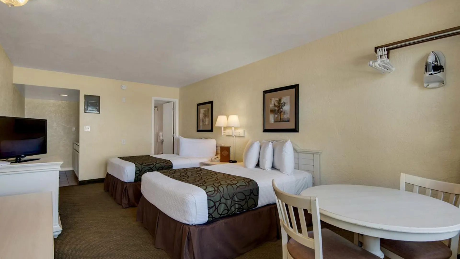 Ramada By Wyndham Panama City Beach / Beachfront
