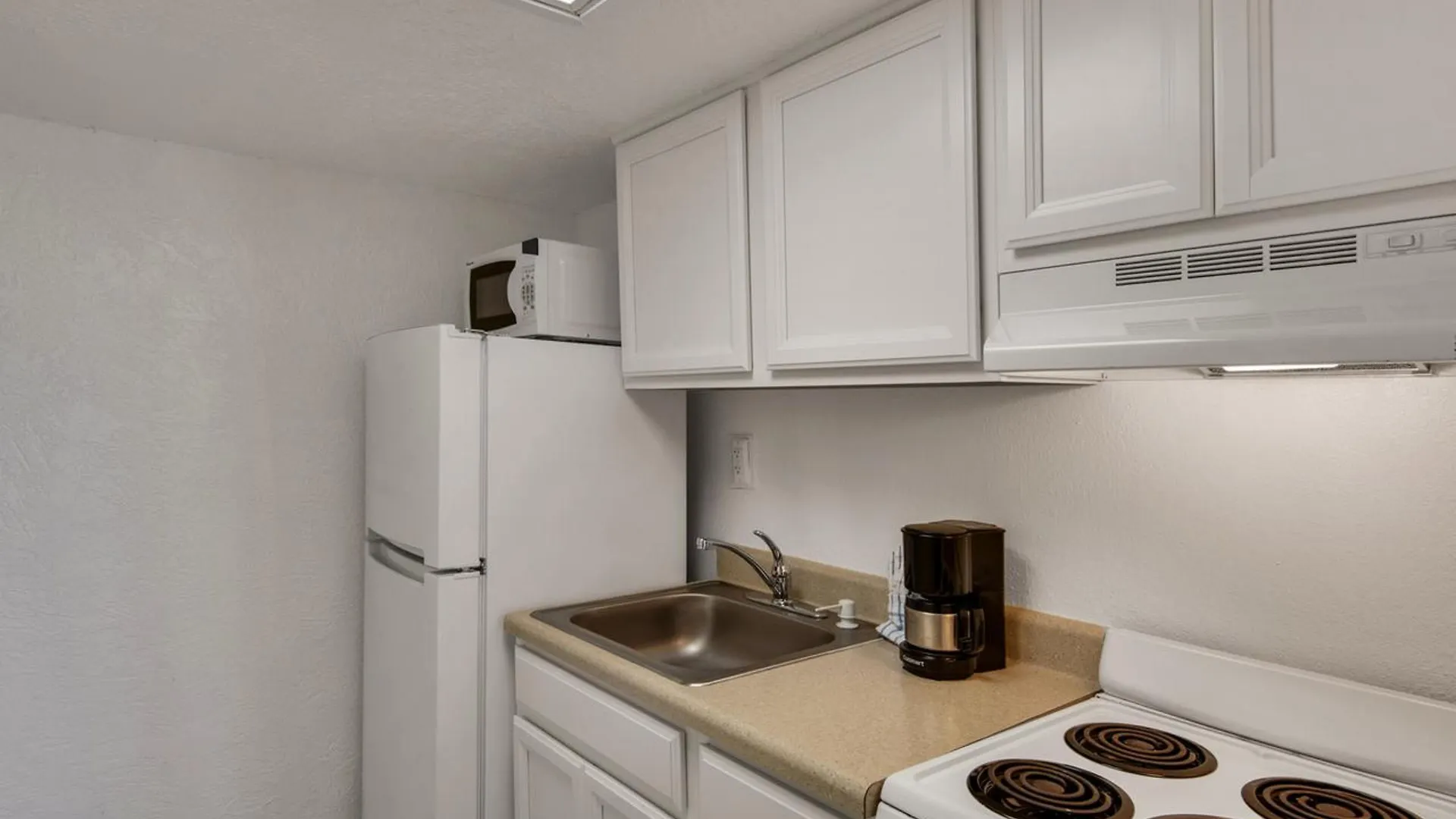 Hotel Ramada By Wyndham Panama City Beach / Beachfront