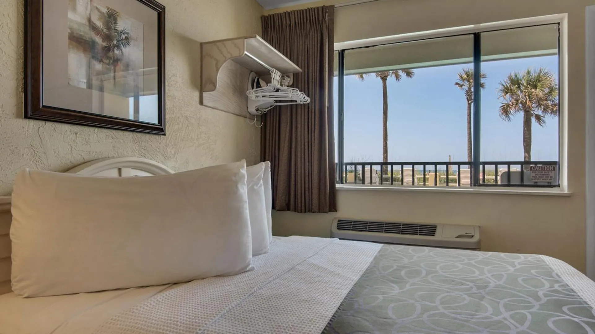 Ramada By Wyndham Panama City Beach / Beachfront