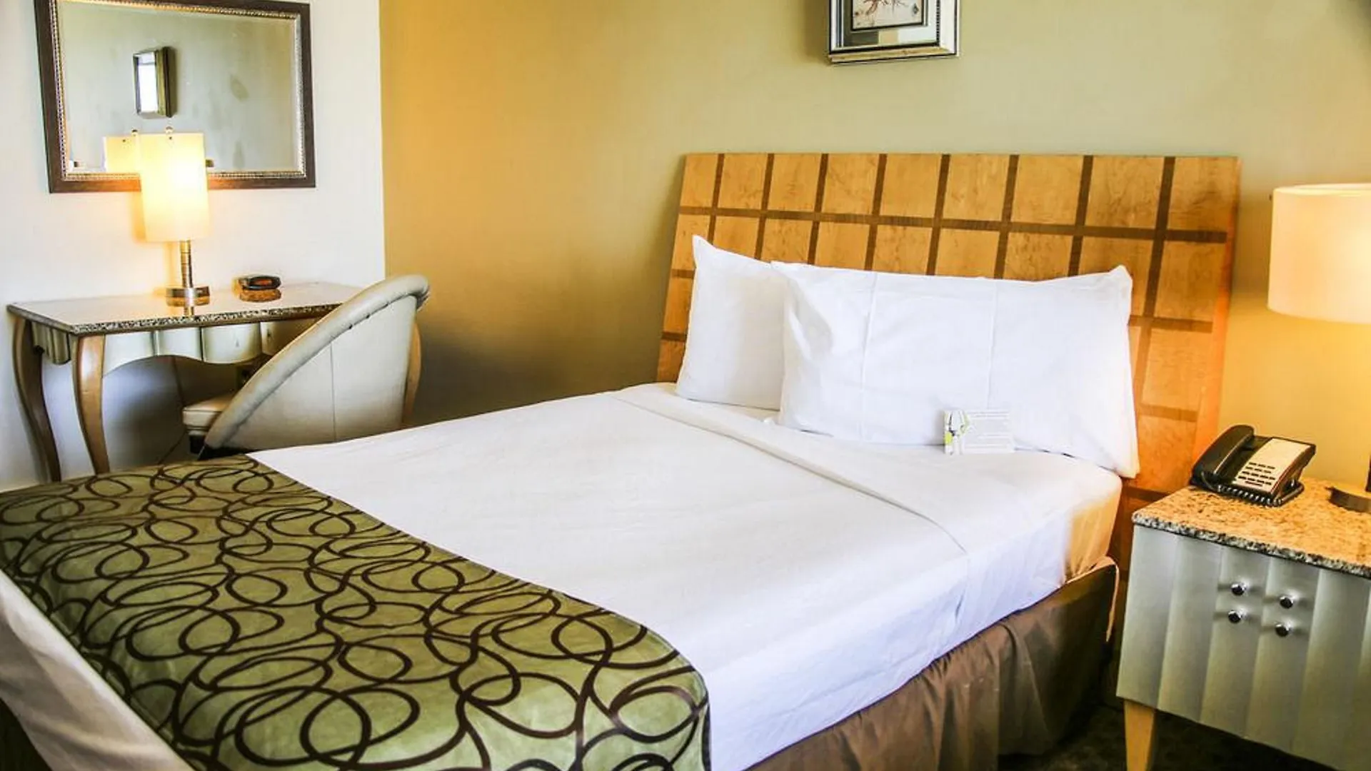 Ramada By Wyndham Panama City Beach / Beachfront Hotel
