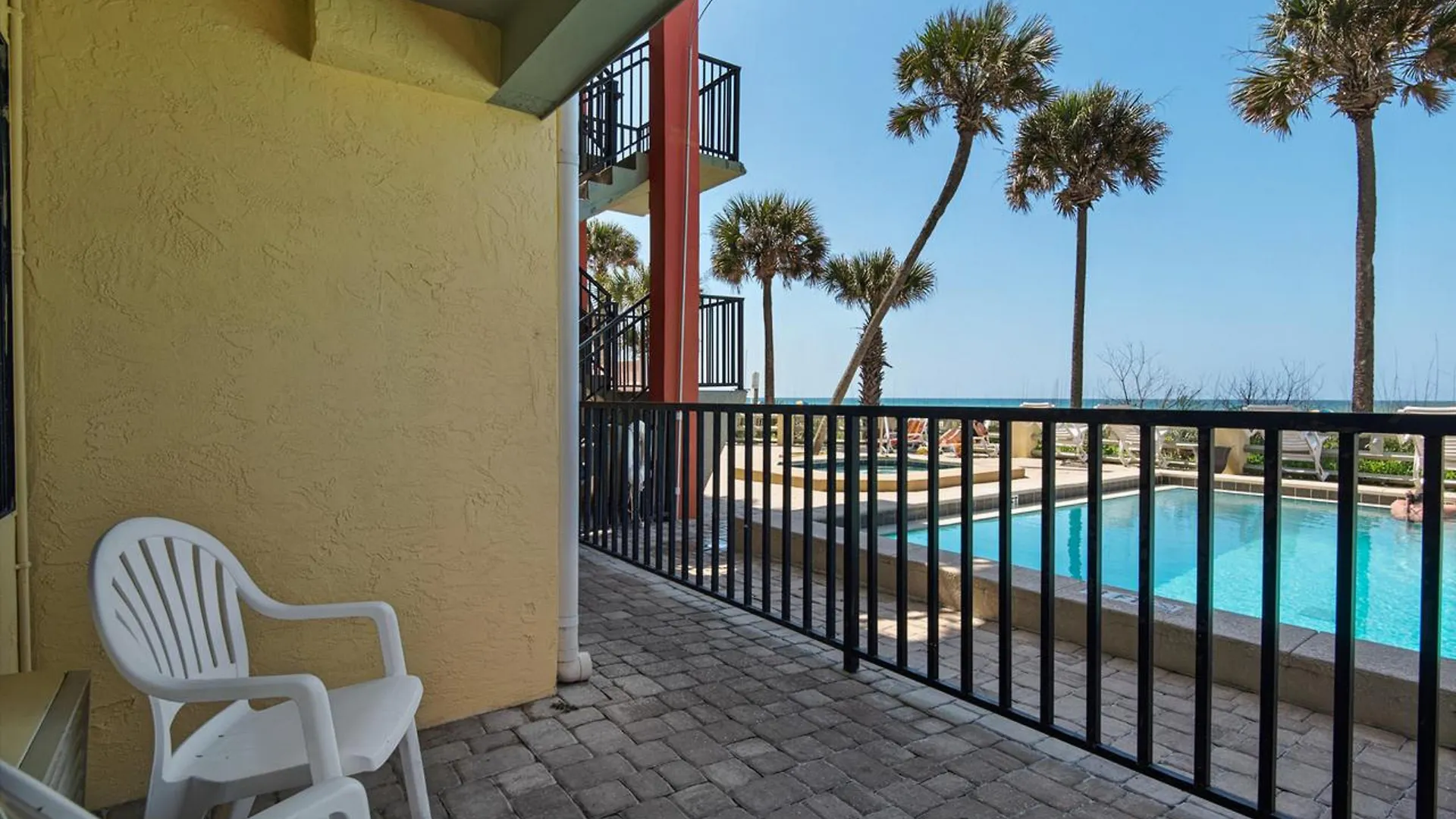 Hotel Ramada By Wyndham Panama City Beach / Beachfront